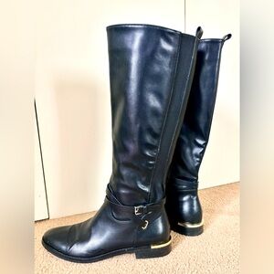 Elegant Black Leather Low Heeled Boots
